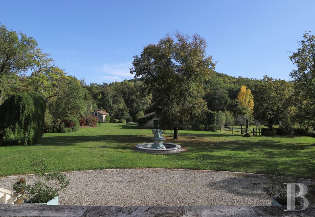 An 18th century chateau surrounded by trees and hills in the Lot valley - photo  n°30